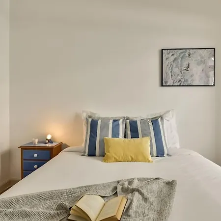Well Design 2 Bedroom In Santos Апартаменты *